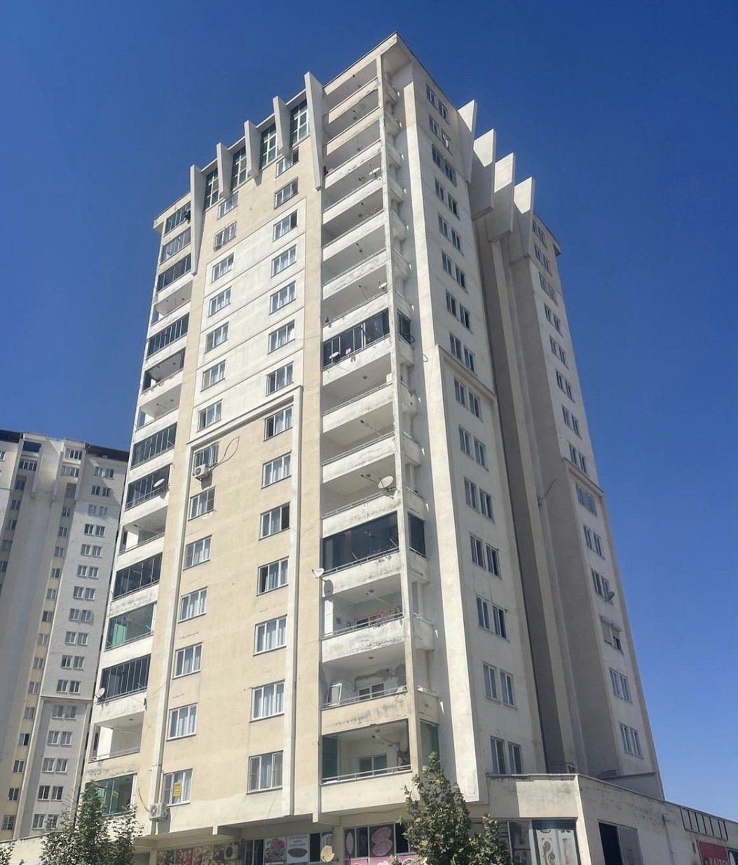 Birinci binanın dış cephe uygulaması öncesi