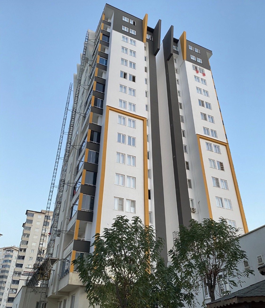 Birinci binanın dış cephe uygulaması sonrası
